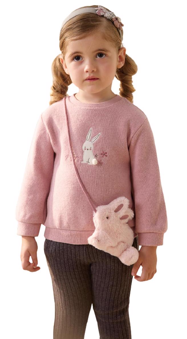 天母SOGO PIPPY满版缇花立体小恐龙长袖上衣，特价1499元、可爱立体吊饰弹力牛仔裤，特价1999元（限量）。（SOGO提供）