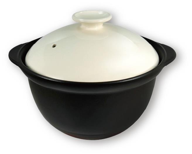 天母SOGO美国鹅妈妈日本米亚欧直火炖煮陶土锅5L，特价4780元。（SOGO提供）