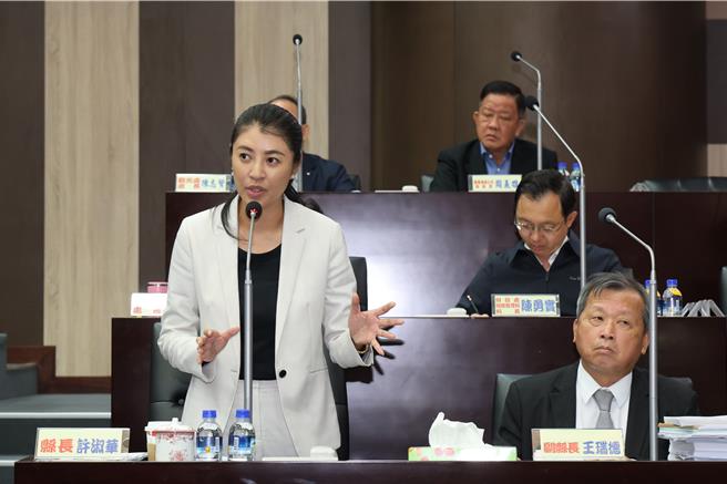 南投县长许淑华认为，南投县立文化中心建物老旧且展览、演艺厅空间均不足，建筑成本飞涨，愈晚盖恐花更多钱，盼透过艺文带动更多人来南投。（杨静茹摄）