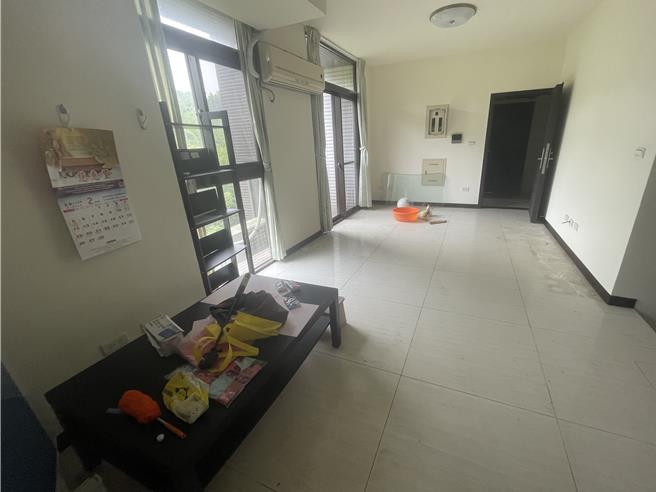 三峽區溪東路大樓住宅以881萬元拍定。（行政執行署新北分署提供）