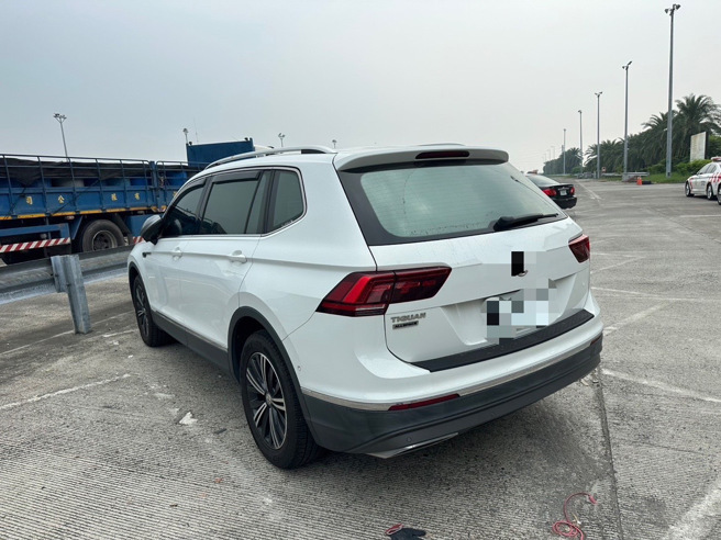 国道3号惊见逆向驾车！一名年约82岁的陈姓男子今11日下午2时24分因精神状况不佳，驾驶自小客车在台88快速道路潮州端误入国道3号竹田系统，竟然在北向车道逆向驶行，引发一起交通事故。（图警方提供／简铭柱翻摄）