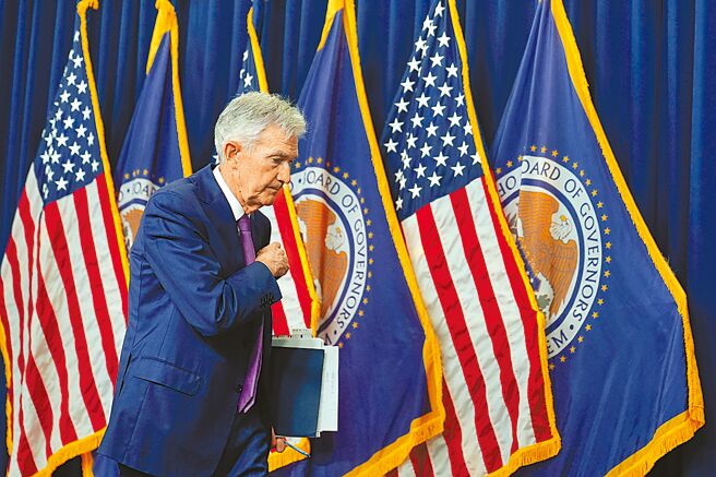 美国前总统川普赢得总统大选后，市场押注联准会即将暂停降息的机率攀升。图／美联社