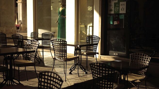 因市场太小眾、同质餐厅太多、价位太高，加上菜单太雷同，用餐时间太长，「预约制难订位餐厅不再难订」，原本订位「秒杀」的餐厅，逐步演变为「周杀」、「月杀」，多位米其林星级主厨预言，底气不足加上无法走出风格特色的餐厅恐被淘汰。图／美联社