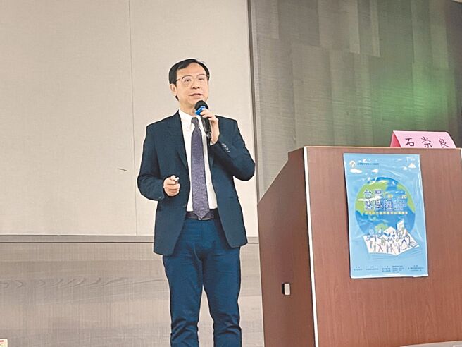 健保署長石崇良表示，明年將擴大在宅急症照護。（鄭郁蓁攝）