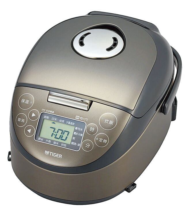 SOGO忠孝館獨家虎牌日本製3人份高火力IH多功能電子鍋，原價2萬1000元、特價9900元，限量30台。（SOGO提供）