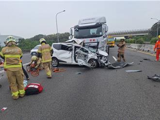 國1南下麻豆段「4車連環撞」4人送醫 車流回堵5公里