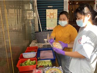 8旬翁半夜送垃圾養孫、新住民媽媽扛家計 自強家庭故事感人