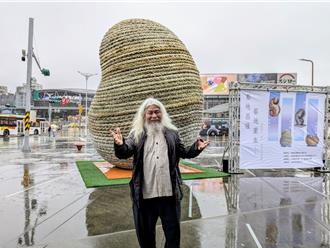 基隆港邊有「雞睪丸」？ 大師巧手 廢船纜成藝術品