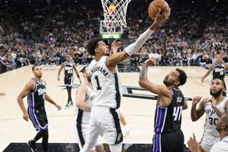 NBA》文班亚马双十威风八面 马刺狂赢国王20分