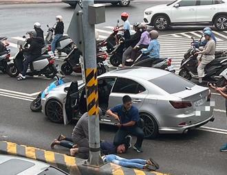 台南警圍捕詐團街頭追逐    連開6槍逮3名成員