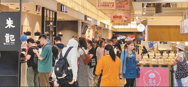 Global Mall板桥车站店地下1楼匯集多家餐饮店。示意图。（Global Mall提供／朱世凯台北传真）