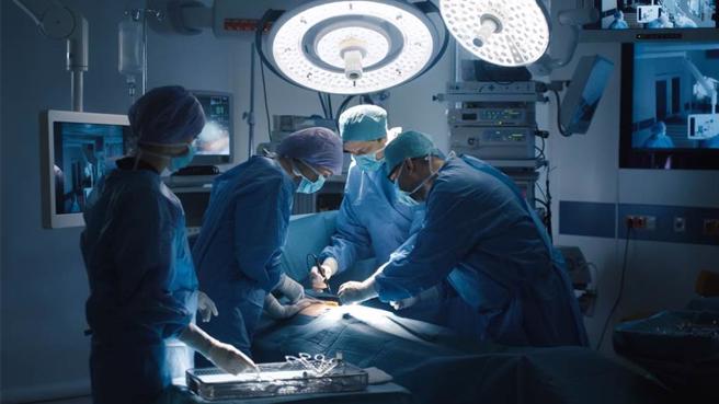 台大医学系出身的网红医师「苍蓝鸽」吴其颖，教大家一招如何判断对方是不是波波医师。（示意图：shutterstock／达志）