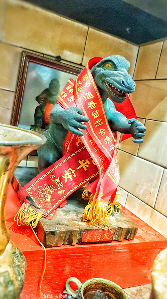 侯府天凤宫供奉全台唯一的「恐龙大将军」。（翻摄自府城 圣云会脸书）