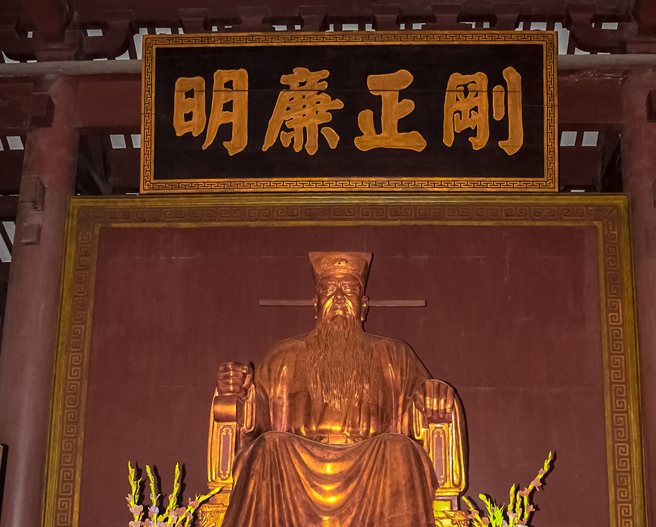 大陆河南开封的石碑《开封府题名记》上不见包青天的名字，是因为百姓经常抚摸，把名字磨掉了。（示意图：Shutterstock／达志）