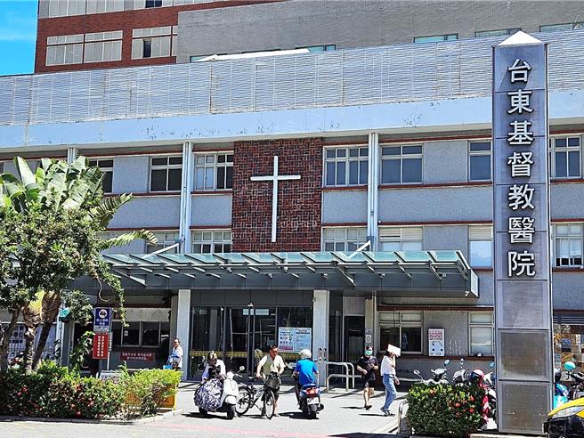 台东基督教医院承办「全人全社区照护计画」，首波收案659名院内定期就医病患，专人照护谘询、健康讯息不漏接。（萧嘉蕙摄）