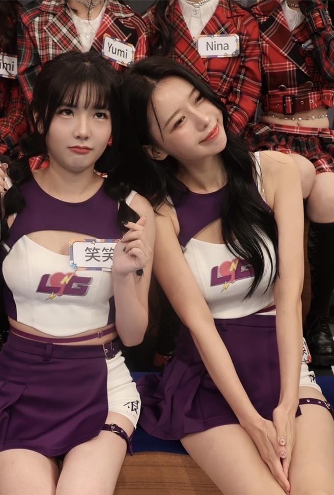 笑笑（左）跟李雅英事好友兼队友。（想想时间有限公司提供）