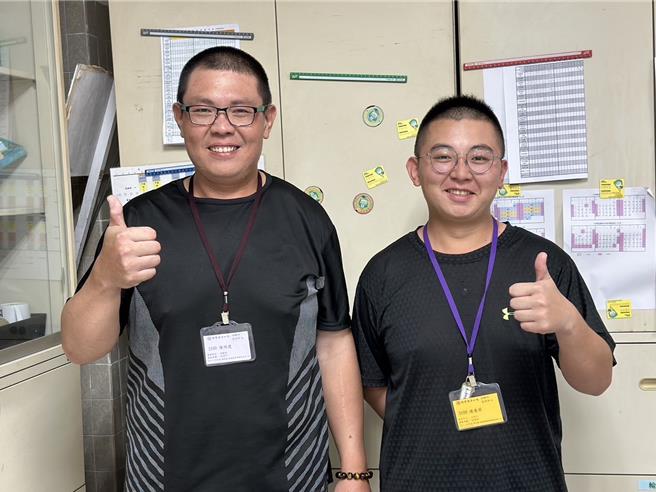 来自彰化、原本从事水电工作41岁陈明建，因为疫情关系工作也受到影响，与才刚毕业年仅19岁的儿子陈秉羿，于今年一起考进台电养成班当同学，父子檔将目标一同通过训练，携手进台电。（台电提供）