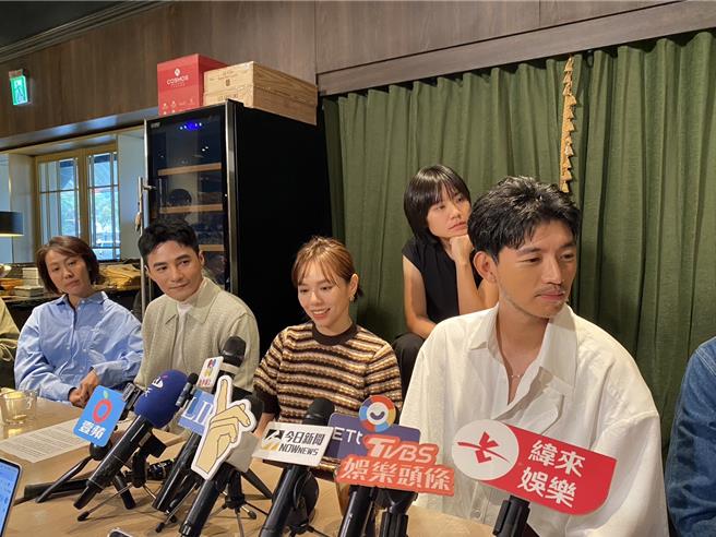 张诗盈（左起）、是元介、夏于乔、曾少宗12日出席《念头》媒体茶叙。（记者林奕如摄）