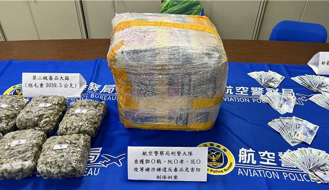内政部警政署航空警察局12日宣布破获一宗由5名越南籍人士在台组成的贩毒联盟，此集团涉嫌将大量毒品从泰国走私至台湾，成员中以学生身份取得驾照运毒，专门向境内外籍移工贩售。此次查扣5公斤大麻及新台币14万余元赃款，并对这5人以违反《毒品危害防制条例》及《组织犯罪条例》等罪嫌提起公诉。（航警局提供／陈麒全桃园机场传真）