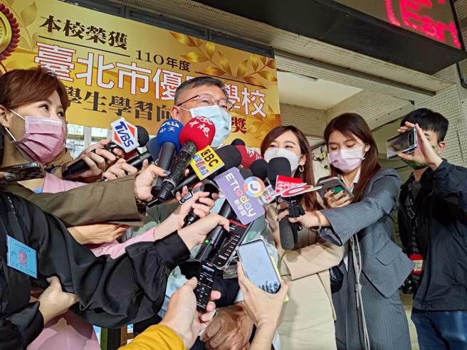 柯文哲昔日总是吸引许多媒体採访，是人气王。（资料照）