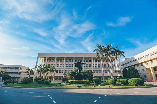 台南麻豆警分局官田分驻所梁姓女警就读中央警察大学研究所期间，被检举行窃，校方勒令其退学，成为压垮梁最后一根稻草。监察院11日认为警大调查程序存在严重瑕疵。警大12日表示，尊重并检讨策进。（校方提供）