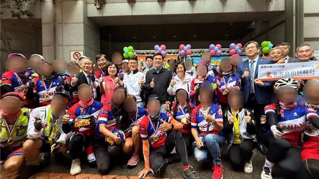  台湾抗癌协会第12届癌友单车环台挑战成功。（新北市卫生局提供）