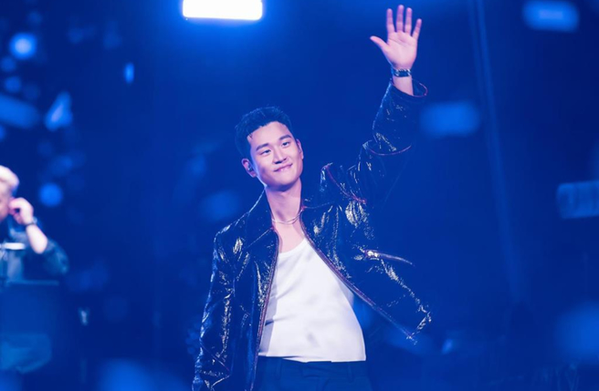 周兴哲日前再度赴澳洲开唱，在台上卖力又唱又跳。（星空飞腾提供）