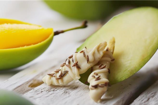 疗癒果物系列-香料青芒果获「果乾类巧克力」项目世界铜牌。（Qsweet巧克力菁点提供）