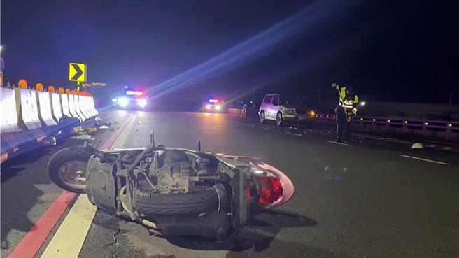 77岁刘姓机车骑士横越马路遭吉普车撞击，伤重不治。（萧嘉蕙摄）