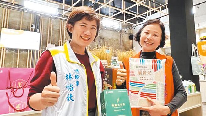 全台农会明年2月改选，台南市后壁区农会竞争激烈，理事长萧丽姿（右）、总干事林怡歆（左）分道扬镳，各自努力拉票。（本报资料照片）