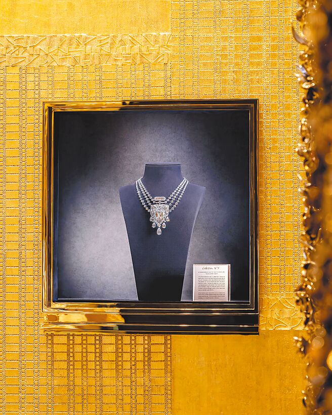 为庆祝香奈儿腕表珠宝旗舰店开幕，55.55钻石项炼来台展出。（CHANEL提供）