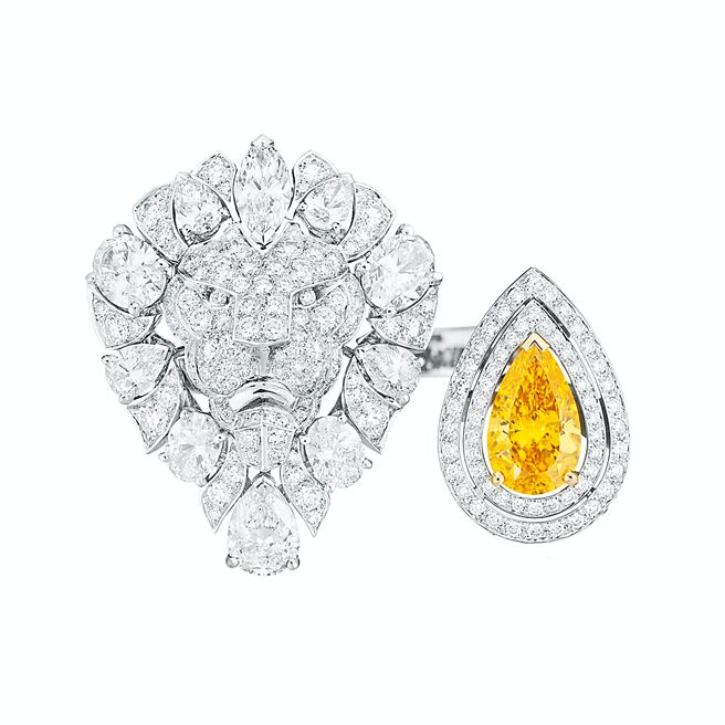 香奈儿腕表珠宝旗舰店独家贩售Legendary Lion戒指，主石为1.72克拉彩橘梨形切割黄钻。（CHANEL提供）