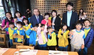 軍友社榮譽理事長李棟樑關懷偏鄉童 勉勤奮向學