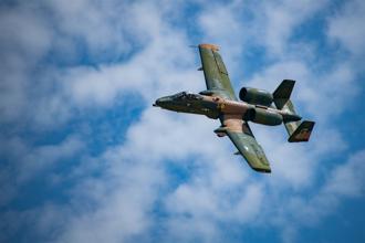 美軍A-10「疣豬」告別巡演   40年輝煌生涯完美落幕