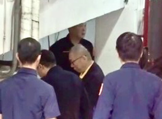 柯P頂大光頭現身北檢！ 黃揚明曝光看守所規定