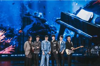 五月天上海抓到林俊傑組「六月天」  阿信偷師Ella要求「驗腹肌」