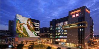 苗栗音樂佳餚耶誕城美食齊聚 羅時豐、美秀集團等歌手熱力開唱