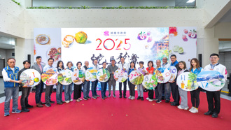 2025桃園農產月曆「蛇馬龍舞」結合AI創作　張善政：展示農業獨特之美