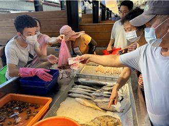 台中生鱻市集货物半天就卖光 市府拟规划全天活动促观光