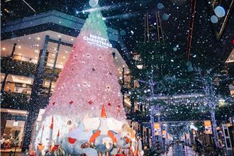 台北信義新天地耶誕樹點燈！史上最高20米 加碼1300場沉浸式雪景