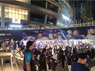 12強首戰北捷加發4部車 31分鐘完成疏運