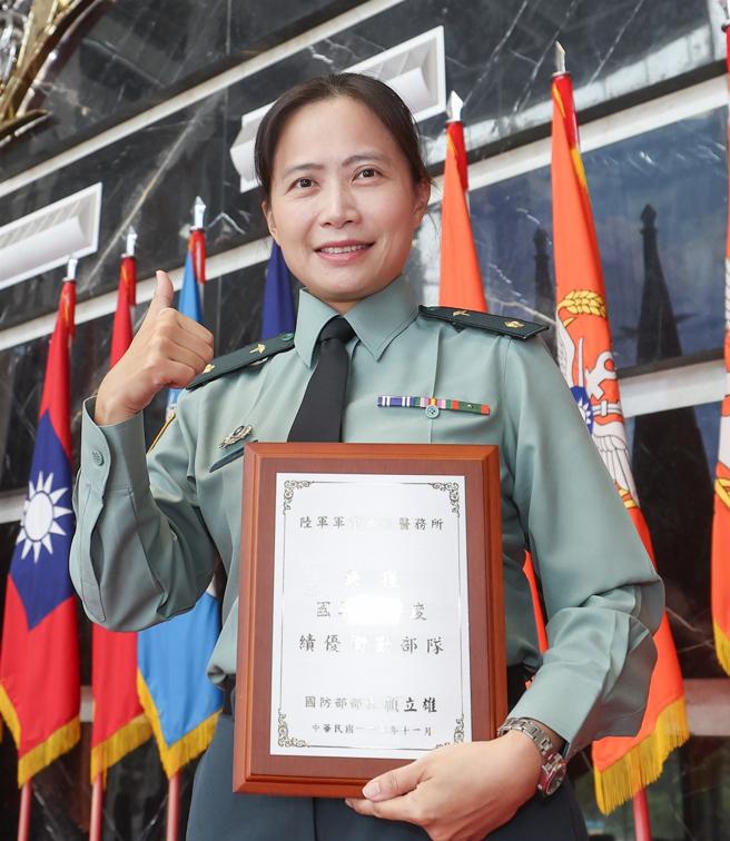 刘少校。（记者黄迪明摄）