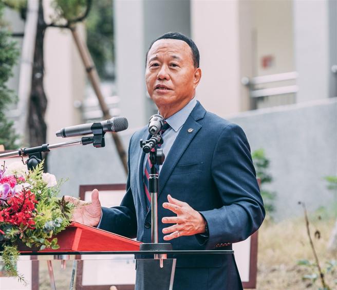 柏副部长主持政训中心正气楼启用。（军闻社记者吴柏融摄）