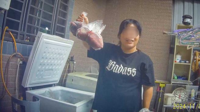 蔡姓女子以每只3000到4000元价格出售山羌，冰柜中满是动物屠体。（图／本刊影音组）