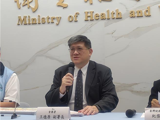 食藥署副署長王德原今天說明，昨天已收到國光公司繳交報告，將盡速召開專家會議討論。（王家瑜攝）