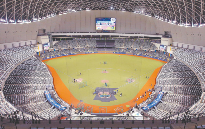 台北大巨蛋多達100處漏水引發關注。（圖／報系資料照）