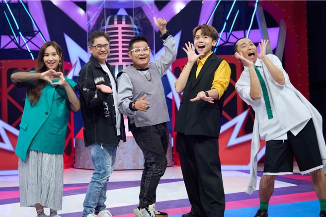 Sandy吴姗儒（左起）、洪都拉斯、许效舜、黄豪平、浩子。（公视台语台提供）