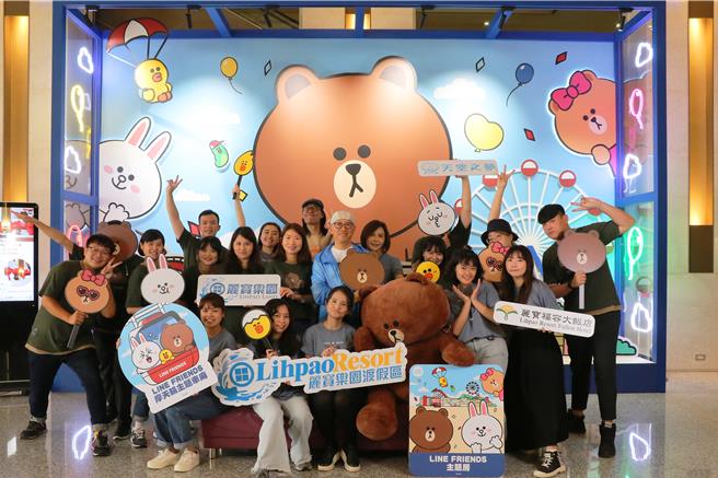 麗寶樂園渡假區、福容大飯店皆連續第5年分別奪得「休閒娛樂服務」、「飯店旅宿」金獎殊榮。（麗寶集團提供／李京昇台中傳真）