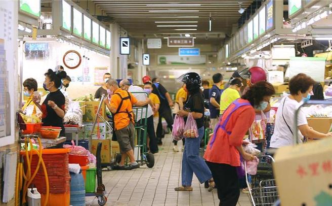 環南市場改建歷時25年，整體工程費95億9500萬，預計明年元宵節後將試營運。（本報資料照片）