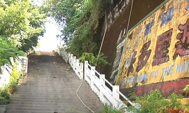 台中市北屯区「卡多里乐园」11日惊见一具女尸。（翻摄自中天新闻）